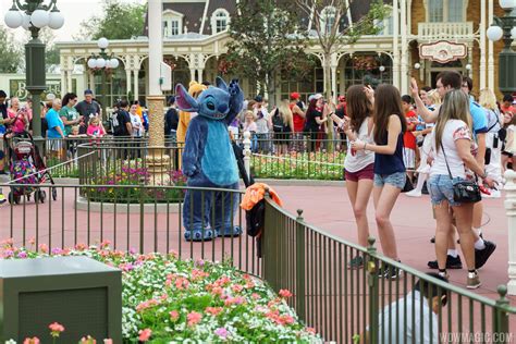 Photo Stitch Now Appearing For Meet And Greets In The Magic Kingdom S