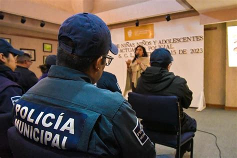 Policías de San Cris aprenden a atender situaciones de violencia que