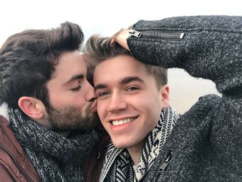 Pin By S On All Things Men Gay Love Cute Gay Couples Cute Gay