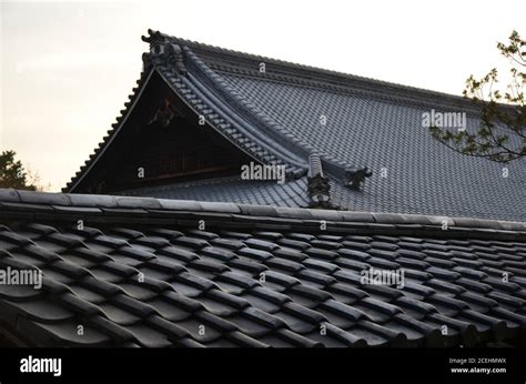 Traditional japanese roof style hi-res stock photography and images - Alamy