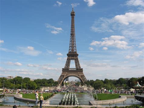 Viajero Turismo La Torre Eiffel El Punto De Referencia En París