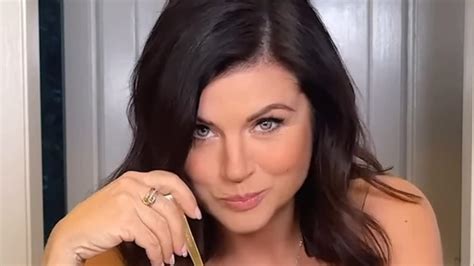 Tiffani Thiessen Strips Nude For Carrot Cake Recipe Video Gold Coast Bulletin
