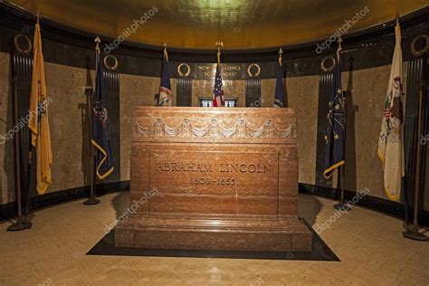 Tomb of Abraham Lincoln – Stock Editorial Photo © benkrut #52971263