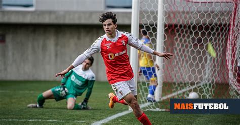 Sp Braga vence e mantém perto o líder Estoril na Liga Revelação