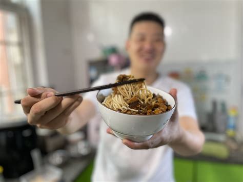 香菇肉酱面怎么做香菇肉酱面的做法小崔和小小崔家的美食豆果美食