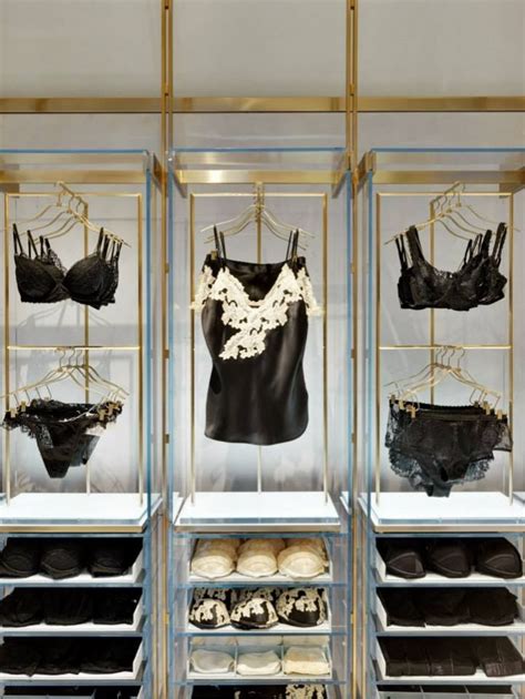 Elegant La Perla Milan Boutique Designed By Roberto Baciocchi