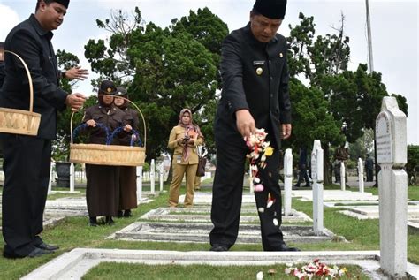 Bupati Bandung Ziarah Ke Makam Pendahulunya Republika Online