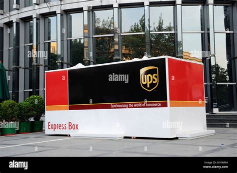 Ups Express Box High Resolution Stock Photography And Images Alamy