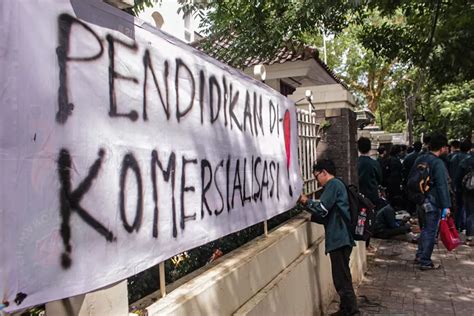 Foto Mahasiswa Itb Gelar Demo Protes Pembayaran Ukt Menggunakan Skema