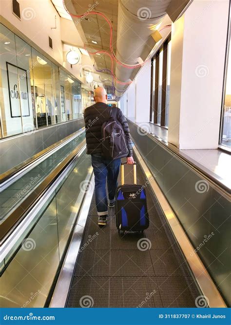 Essington, Pennsylvania, U.S Editorial Photography - Image of carryon