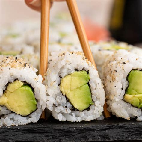 Avocado Roll • Vegan Everytime