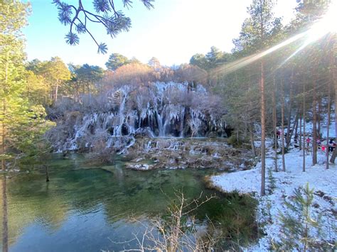 La Nieve Y El Hielo Cubren La Cascada Del Nacimiento Del R O Cuervo En