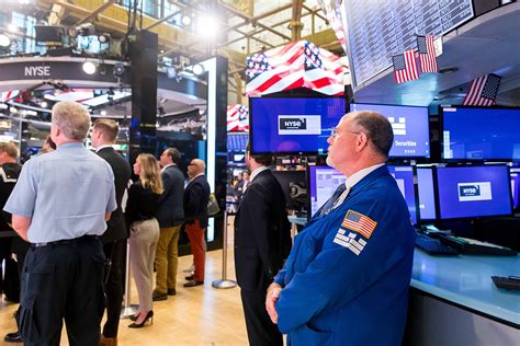 US Stocks Stumble As Consumer Confidence Dips And Bond Yields Rise