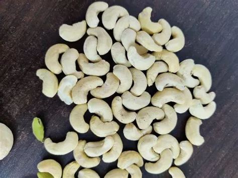 Raw Natural Cashew Nut W320 Packaging Size Loose At Rs 640 Kg In Idukki