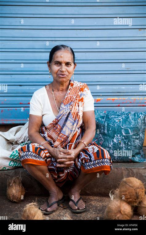 Beautiful Woman In Saree Hi Res Stock Photography And Images Alamy