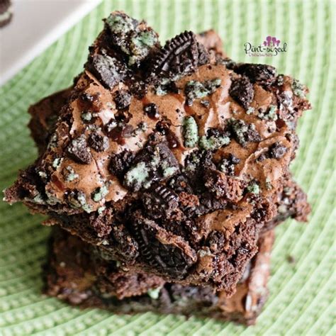 Fudgy Mint Oreo Brownies · Pint-sized Treasures