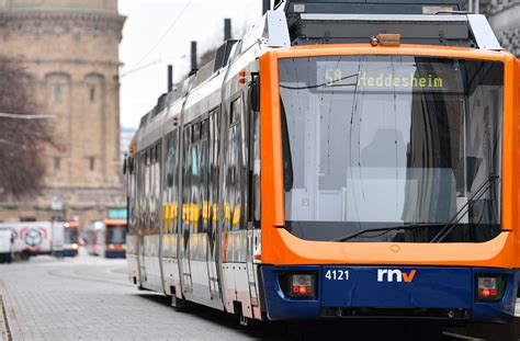 Vier Verletzte bei Unfall Straßenbahn in Mannheim entgleist Baden