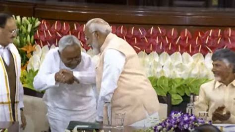 Nitish Tries To Touch Modi S Feet