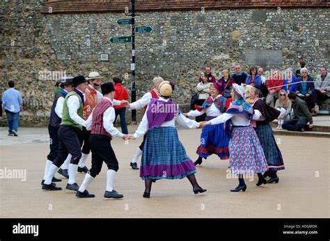 English folk dance hi-res stock photography and images - Alamy