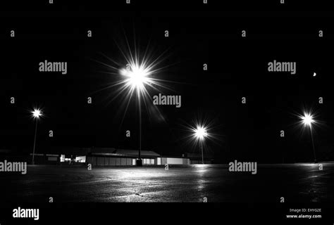 Empty parking lot at night hi-res stock photography and images - Alamy