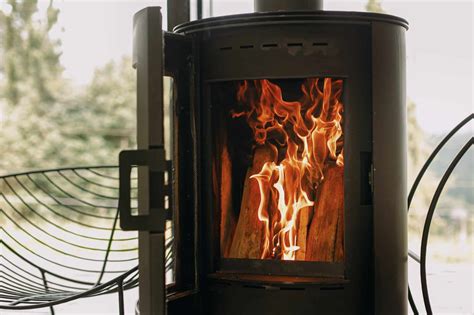 Comment installer et remplacer une vitre de poêle à bois