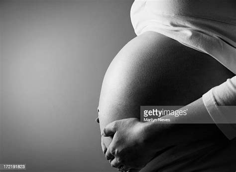 Pregnant Belly Profile Photos Et Images De Collection Getty Images