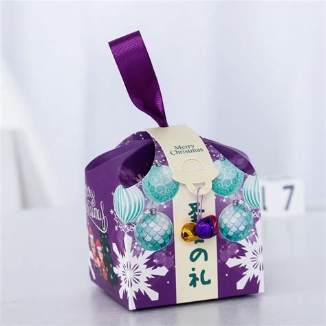 Christmas gift box | Creative packaging design, Box design, Christmas ...