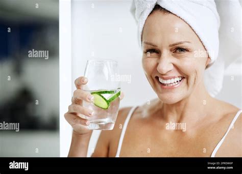 Mature Woman Bathroom Standing Hi Res Stock Photography And Images Alamy