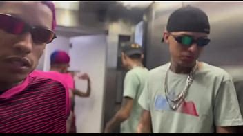 Fã do brinquedo realiza sonho de transar ele e namorado corninho junto XVIDEOS