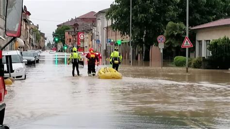 Le Destre Si Azzuffano E Il Conto Lo Pagano Gli Alluvionati Dell Emilia