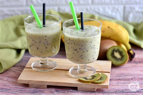 Kiwi Banana Smoothie Italian Recipes By Giallozafferano