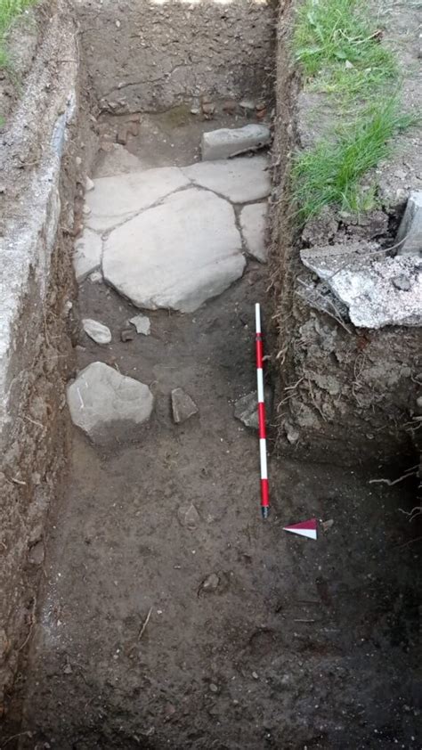 Strada Romana Riemerge Durante Gli Scavi Per La Fibra Ottica In