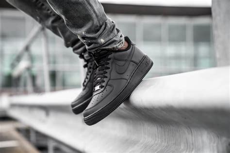 Nike Air Force Black | Streetstyle