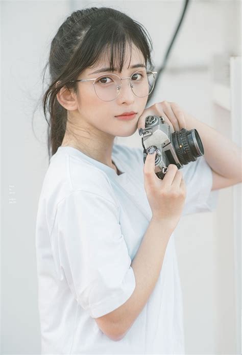 Cận cảnh nhan sắc như hot girl của nữ sinh trường Luật chẳng những xinh mà còn sở hữu thành