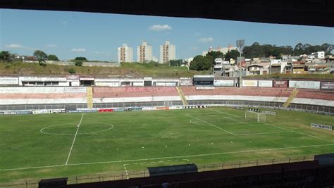 portões fechados Paulista vence jogo treino no Jayme Cintra