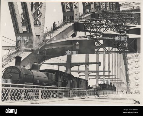 Sydney Harbour Bridge construction Stock Photo - Alamy