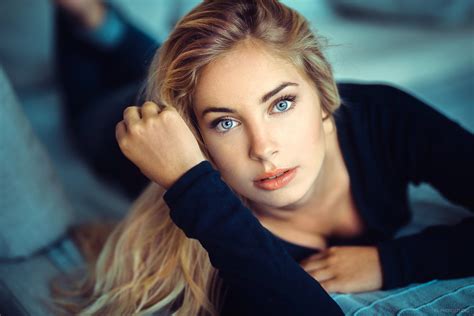 Download Blue Eyes Blonde Woman Model Hd Wallpaper By Lods Franck