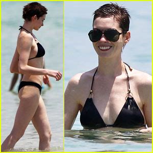 Anne Hathaway Bikini In Miami Anne Hathaway Bikini Just Jared