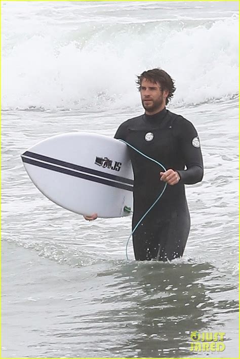 Liam Hemsworth Bares Hot Bod While Stripping Out Of Wetsuit Photo 4095882 Liam Hemsworth