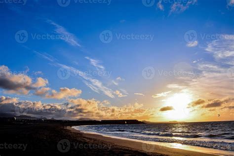 Sunset over the ocean 15748074 Stock Photo at Vecteezy