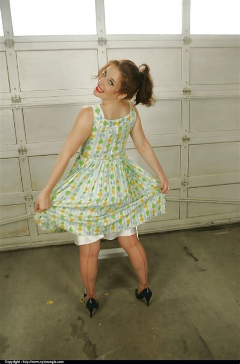 Mature And Lingerie Sexy Mature Babe Taking Off Her Dress And Showcasing Her Lingerie