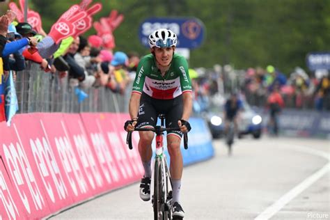 Filippo Zana Emocionado Tras Ganar La Etapa Del Giro Con El