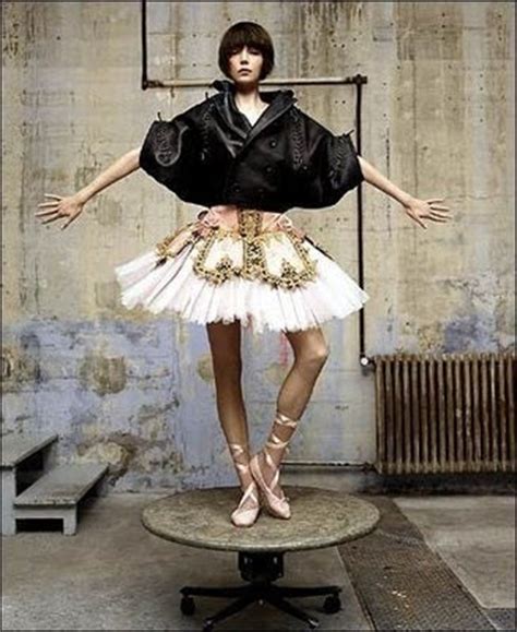 Fashion & Power: Deconstruction Fashion