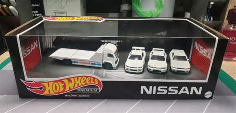 HOT WHEELS Nissan Skyline Gt R Premium Collector Set Garage Diorama PicClick UK