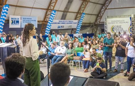 Famílias de Glória do Goitá recebem 162 títulos de propriedade Local