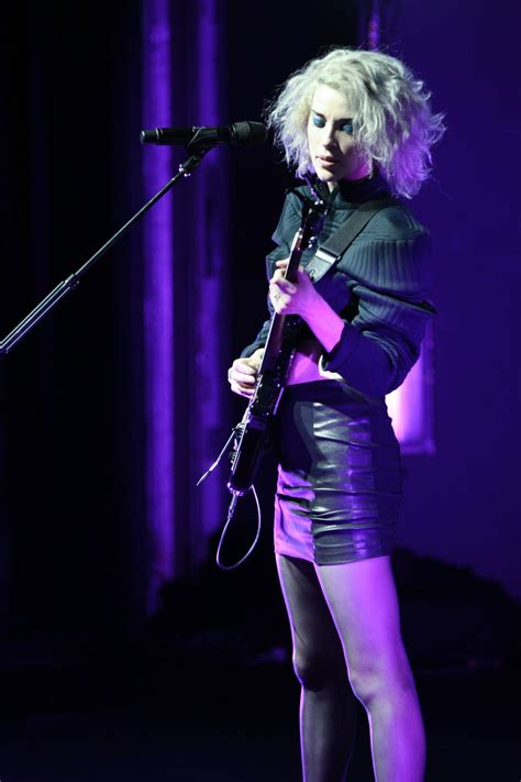 Annie Clarke St Vincent Annie Clark Female Guitarist Annie Clark