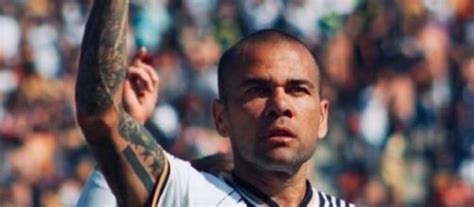 El Pumas Reclama Millones De D Lares De Indemnizaci N A Dani Alves