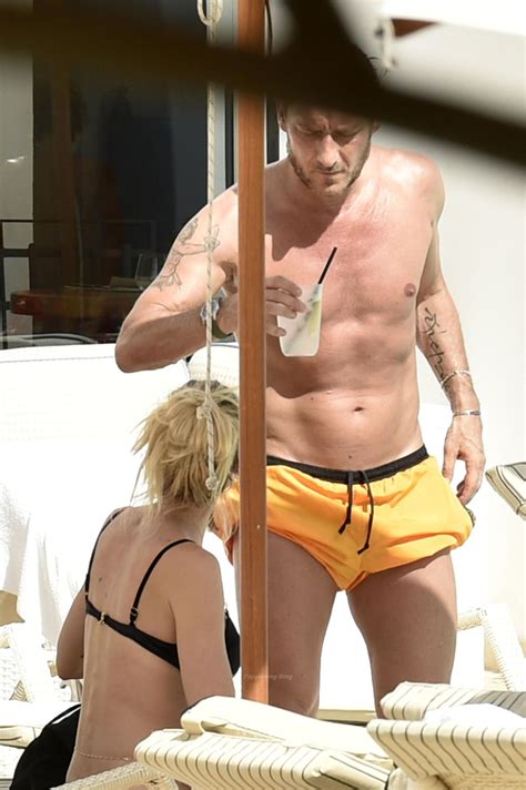 Francesco Totti And Ilary Blasi Enjoy A Day At The Pool In Sardinia 7 Photos Thefappening