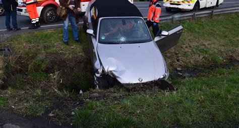 POL HF Hohe Geschwindigkeit beim Überholmanöver BMW Fahrer kommt von