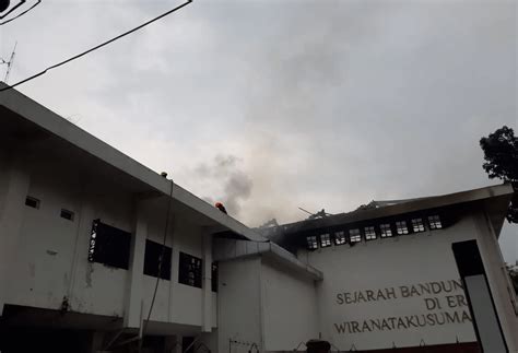 Kebakaran Gedung Bappelitbang Di Balai Kota Bandung Telah Padam Saksi